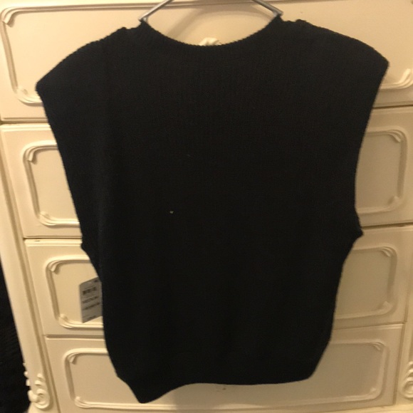 I’m selling a glamour ladies short sleeve/no sleeve woven top - Picture 2 of 2